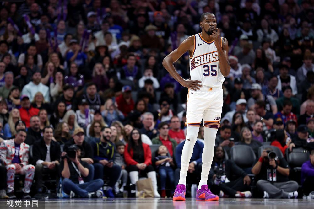 他在防守方 他在防守方